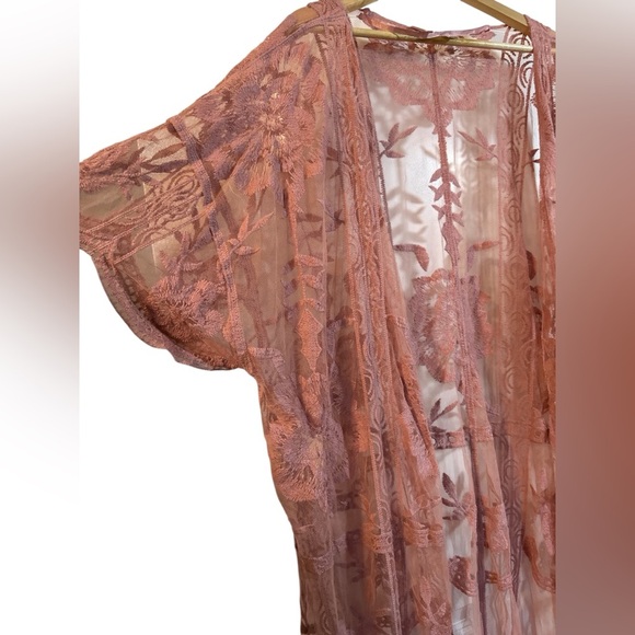 LC Lauren Conrad Sheer Lace Duster in Rose Pink - Picture 4 of 6